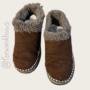 Zodiac Snuggle Brown Faux‑Fur Lined Slippers – Size 12M
